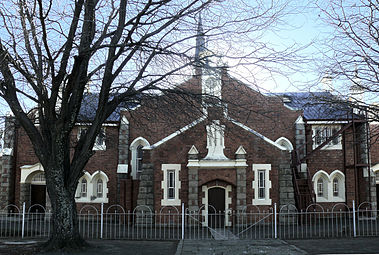 Agteraansig van die NG kerk.