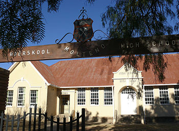 Die Hoërskool Molteno tree lank reeds nie meer as opvoedingsinstelling op vir die gemeenskap waarvoor hy gestig is nie.