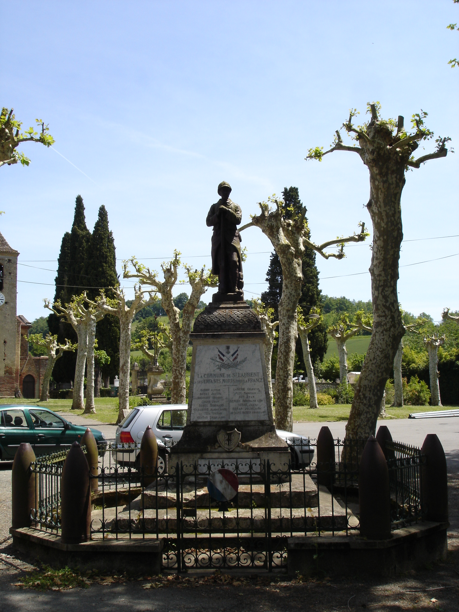 Le monument aux morts.