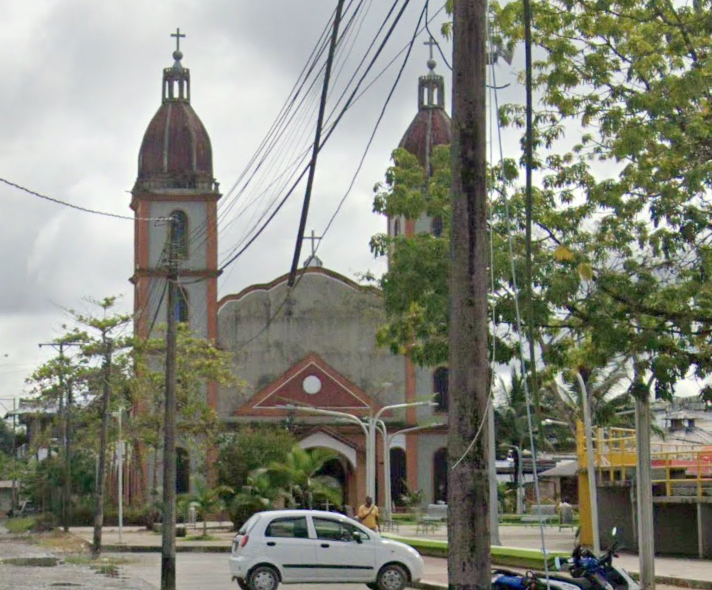 Iglesia principal junto al Parque Simón Bolivar