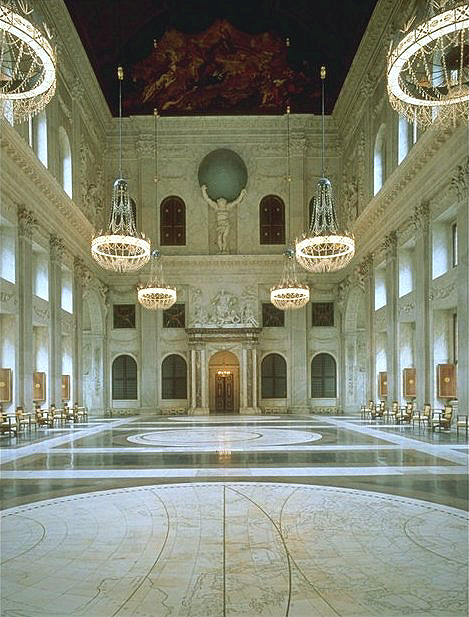 Het interieur van het stadhuis van Amsterdam, het tegenwoordige Paleis op de Dam, toont dat Amsterdam zich als het centrum van de wereldhandel zag.