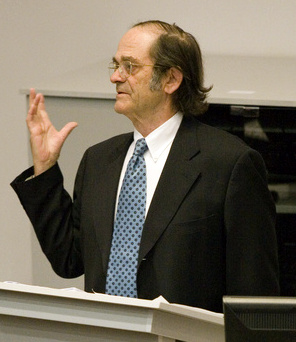 Giovanni Arrighi giving a lecture at the Faculty of Humanities at Rhodes University, Grahamstown, South Africa (April 18, 2007)