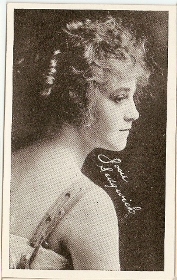 Description de l'image Josie Sedgwick Trading Card.jpg.