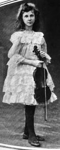 Vivien Chartres, from a 1906 publication.