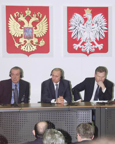 Vladimir Putin in Poland 16-17 January 2002-16.jpg