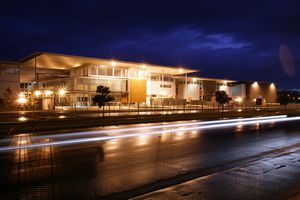 vue nocturne du collège secondaire de Botany Down