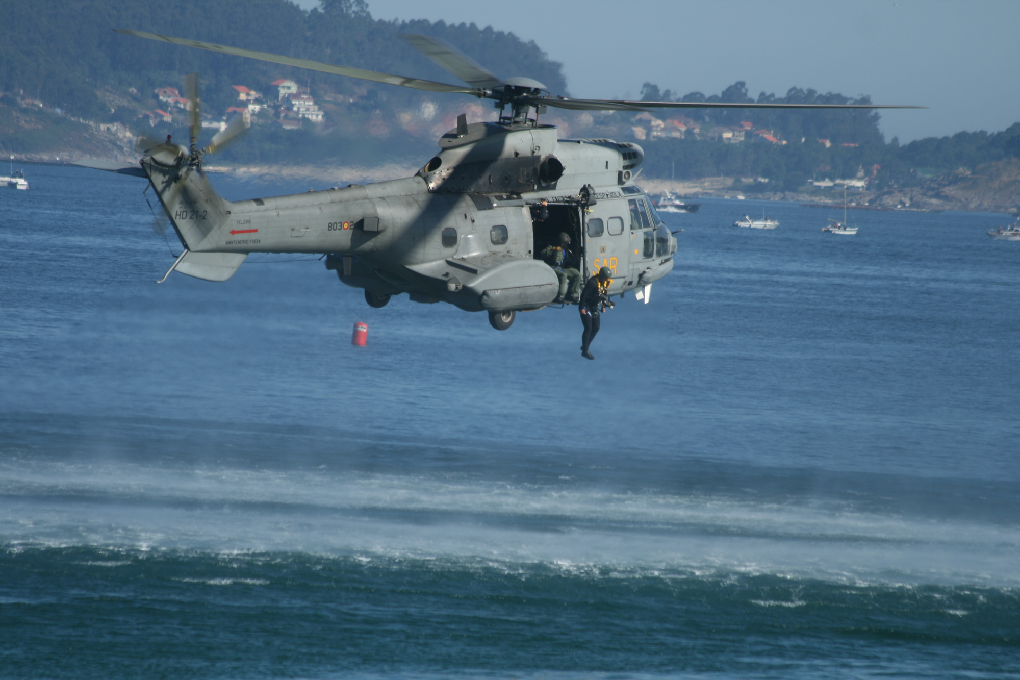 Super_Puma._Festival_Aéreo_de_Vigo_2010_(4806898247)_(2)