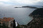 Le cap Ferrat vue depuis Èze-village.