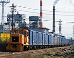 製紙工場へと向かう専用貨物列車（2009年1月）