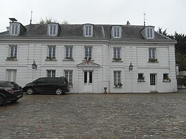 The town hall in Férolles-Attilly