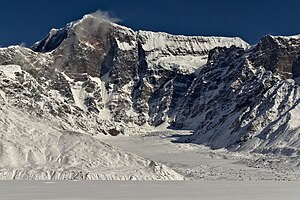 Mount Shand, im Vordergrund der Black-Rapids-Gletscher