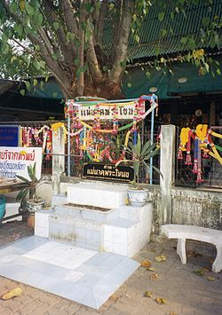 Outer perimeter of the shrine to Mae Nak Phra Khanong at Wat Mahabut.