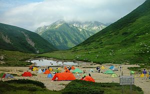 キャンプ指定地と双六池