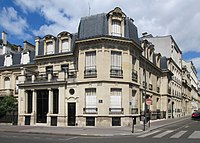 No 30 : hôtel particulier construit en 1876 par l’architecte Eugène Flamand.