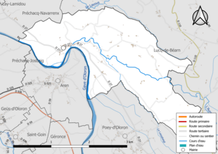 Carte en couleur présentant le réseau hydrographique de la commune