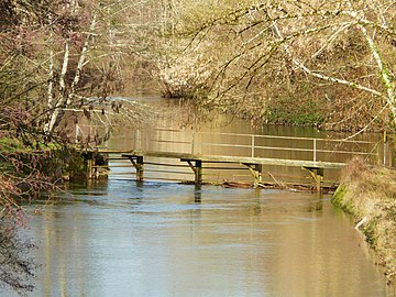 Passerelle sur le canal d'Annesse.