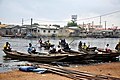 Traversée du Mono en pirogue.