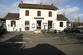 Le bâtiment voyageurs de la gare de Ponthierry-Pringy.