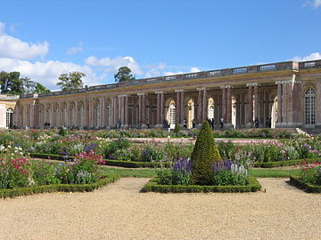 Grand Trianon, Blick über den Garten zum Peristyl