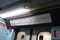 Formatvariante des Netzplans der Metro Lissabon zur Verwendung im Wageninnenraum