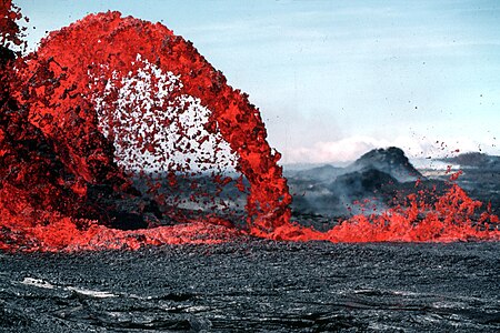 Incandescent Pahoeoe Fountain at Shield volcano, by J.D. Griggs, USGS