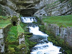 La cascade de la source.