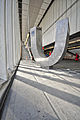 U-Turn; Statue von Margot Pilz / Goto MP im U-Bahnhof Ottakring in Wien, Österreich