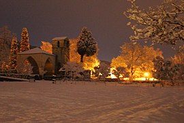 Chapelle de L'Ormeau de nuit sous la neige.