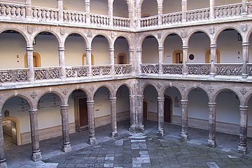 Claustro del Colegio de Santa Cruz de Valladolid.