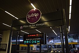 Acceso a la estación en la estación Intendente Saguier del Premetro.