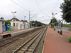 Vue d'ensemble des quais en direction de Persan - Beaumont.