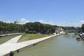 L'île Tibérine. Le pont Cestius est à droite.