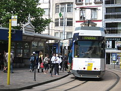 L'aubette ancienne de la station Place Marie-José d'Ostende (Oostend Marie-Joséplein).