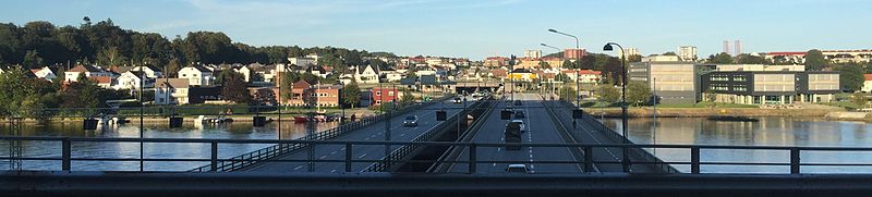 Ruta europea E18 en Kristiansand y Lund sobre el río Otra