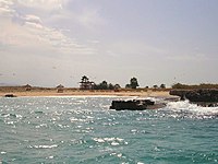 شواطئ جزر النخيل الرملية.