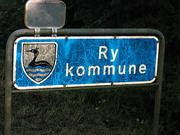 Ry kommuns skylt.