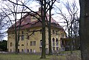 Landsitz „Schloss Glienig“, bestehend aus Villa, Wirtschaftshof mit Speicher, Pferdestall, Wohn- und Verwaltungsgebäude mit Stallanbau, Teil der Brennerei und zur Gutsanlage gehörigen Freiflächen, Parkanlage mit Tuffsteingrotte, Pumpenhaus, Wegeführungen sowie Einfriedungen