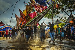 Maudu Lompoa tradition in Cikoang river