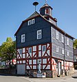 Alte Schule und Brunnen