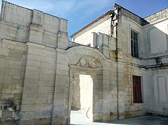 Porte du pavillon du dôme (XVIIe siècle).