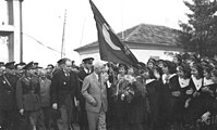 İsmet İnönü avec le drapeau turc à Hatay.