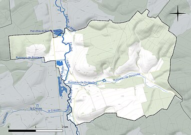 Carte en couleur présentant le réseau hydrographique de la commune