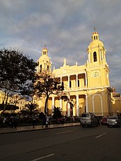 Vista exterior de la Catedral Santa María de Chiclayo, Chiclayo, Lambayeque.