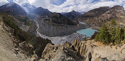 Gangapurna glacier and lake near Manang