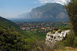 Rive nord du lac de Garde avec Torbole.