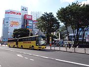 はとバス新宿駅東口1・2番乗り場（2012年8月19日）