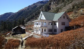 MenmoiTso lake.. the Cottage to stay