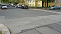 Bild 10: Nach der „Sanierung“ mit Asphalt überdeckter ehemaliger gepflasterter Straßenübergang