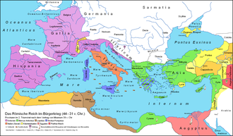 Carte de l'Europe. Espagne, France, plaine du Pô et Dalmatie à Octavien. Italie indivise. Sicile, Corse et Sardaigne à Pompée. Tunisie et Libye à Lépide. Orient romain à Antoine. Égypte, Maghreb, Palestine et Anatolie orientale clientes de Rome.