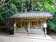 Hinoko Kusu Shrine (right) and Kasuga Shrine (left)